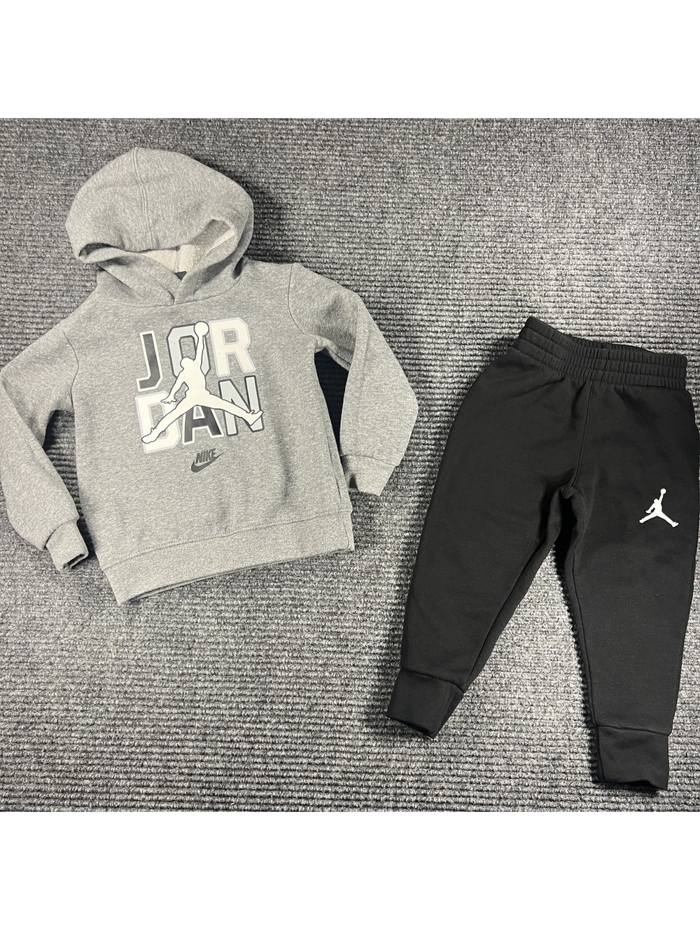 Nike Jordan Toddler Boys' 2T Hoodie and Sweatpants Set Jumpman Grey and Black